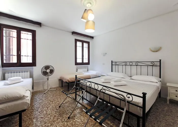 Economy Santa Croce Apartment